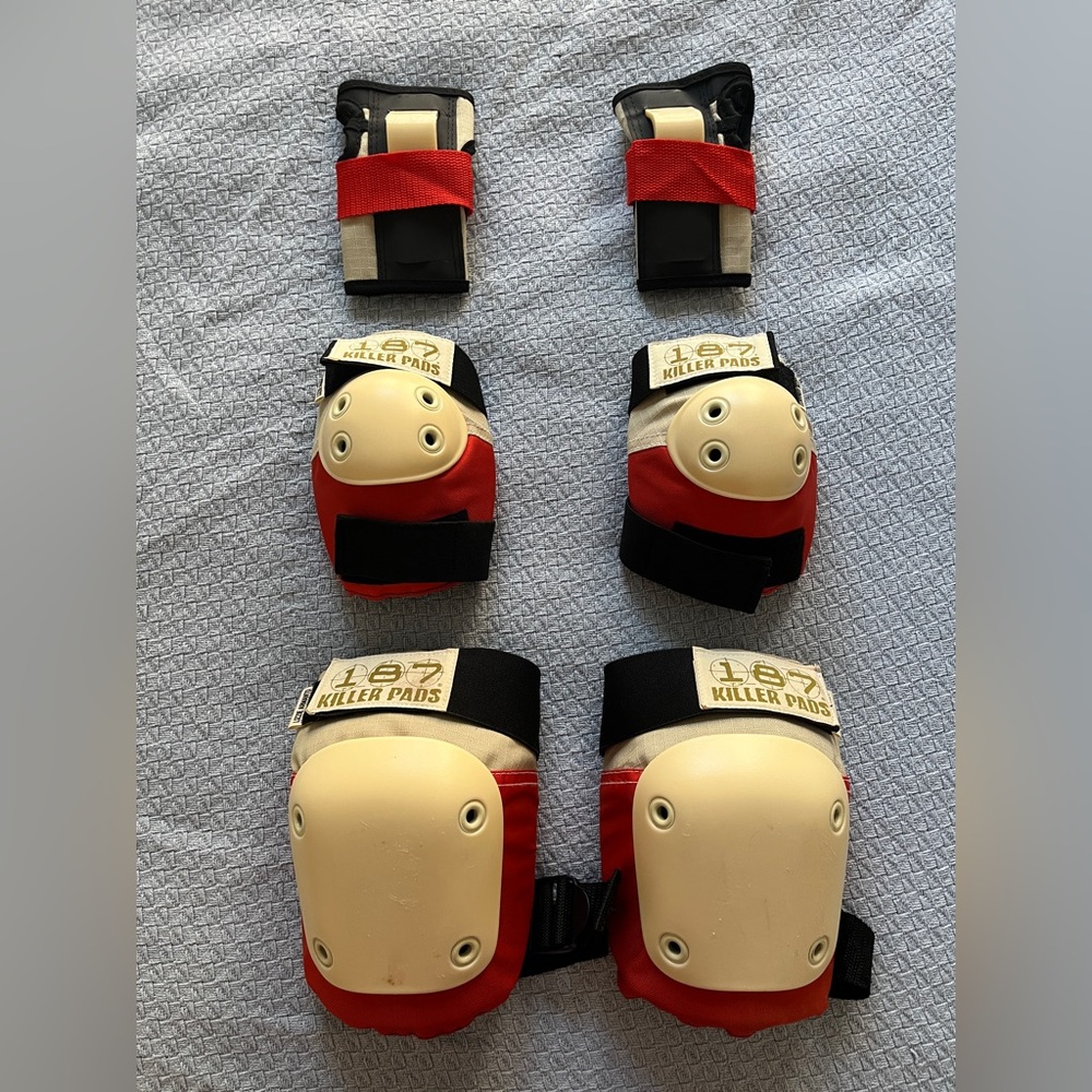 Set of knee, elbow, and wrist guards
